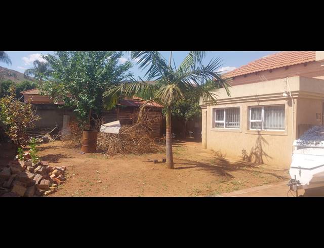 4 BEDROOM HOUSE FOR SALE IN LADY SELBORNE